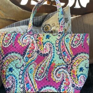 Vera Bradley big tote turquoise blue & fuchsia pink paisley NWOT. Light weight